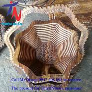 lang-dung-hoa-trai-cay-mut-keo-bang-go-1-khay-hinh-bong-hoa-8-canh-qua-tang-tri-an-khach-hang